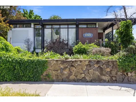 1225 W Main Street Medford OR 97501