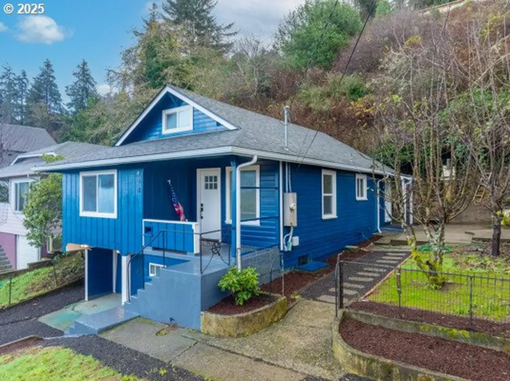 428 Elm Avenue Reedsport OR 97467