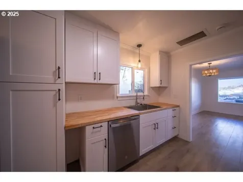 428 Elm Avenue Reedsport OR 97467