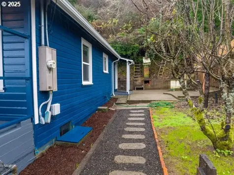 428 Elm Avenue Reedsport OR 97467