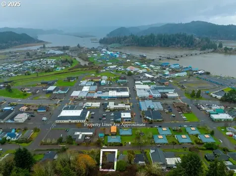 428 Elm Avenue Reedsport OR 97467