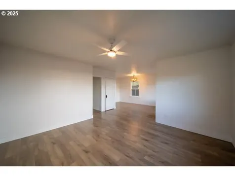 428 Elm Avenue Reedsport OR 97467
