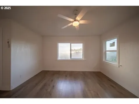 428 Elm Avenue Reedsport OR 97467