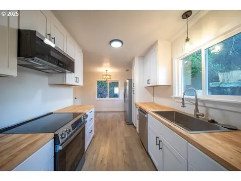 428 Elm Avenue Reedsport OR 97467
