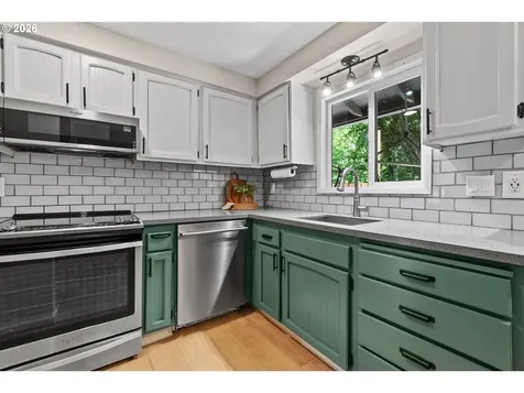 2211 SW Marigold Street Portland OR 97219