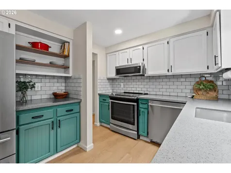 2211 SW Marigold Street Portland OR 97219