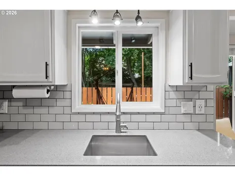 2211 SW Marigold Street Portland OR 97219