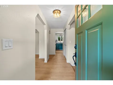 2211 SW Marigold Street Portland OR 97219