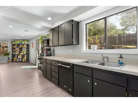1769 NE Todd Street Roseburg OR 97470