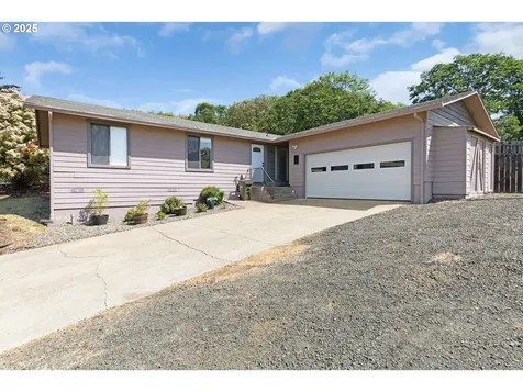 1769 NE Todd Street Roseburg OR 97470