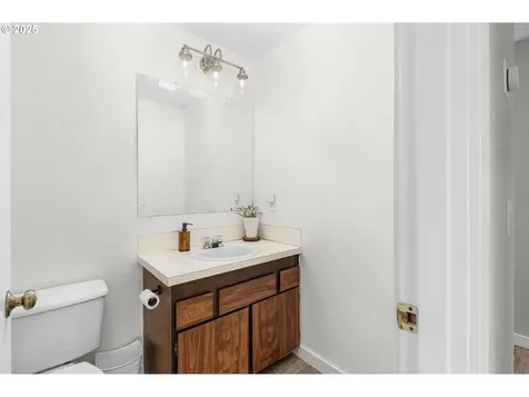 1769 NE Todd Street Roseburg OR 97470