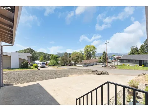 1769 NE Todd Street Roseburg OR 97470