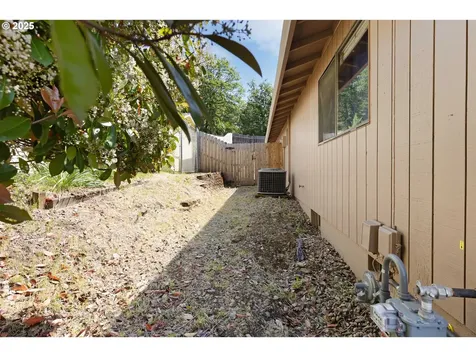 1769 NE Todd Street Roseburg OR 97470