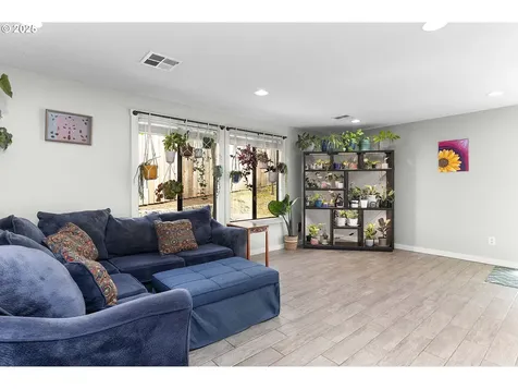 1769 NE Todd Street Roseburg OR 97470