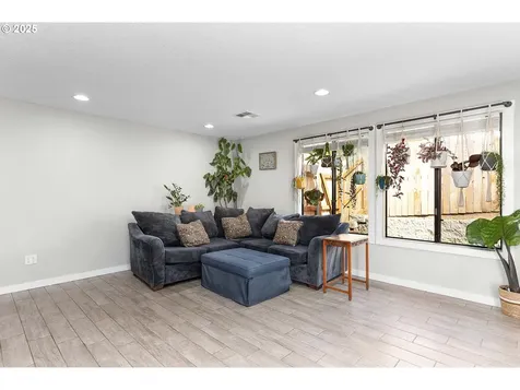 1769 NE Todd Street Roseburg OR 97470