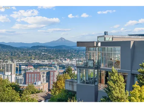 1305 SW Myrtle Court Portland OR 97201