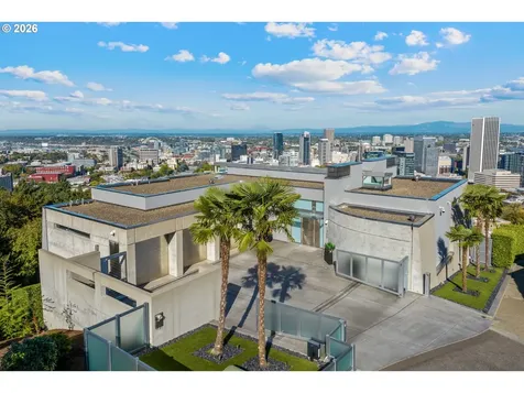 1305 SW Myrtle Court Portland OR 97201