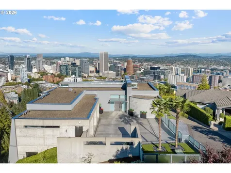 1305 SW Myrtle Court Portland OR 97201