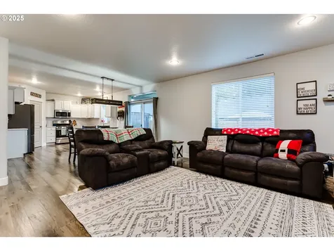 4685 Glacier Meadows Loop Springfield OR 97478