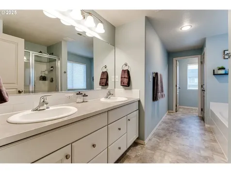 4685 Glacier Meadows Loop Springfield OR 97478