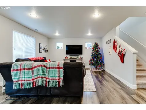 4685 Glacier Meadows Loop Springfield OR 97478