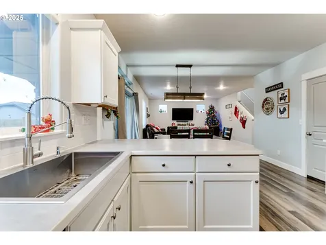 4685 Glacier Meadows Loop Springfield OR 97478