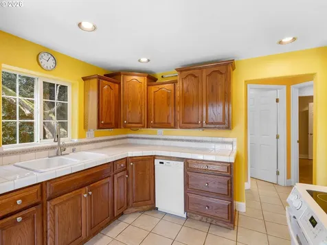 4555 NE 119th Avenue Portland OR 97220