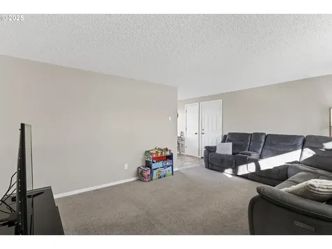 1065 W Sherman Street Lebanon OR 97355