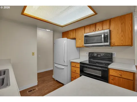 12506 SE Stark Street Portland OR 97233