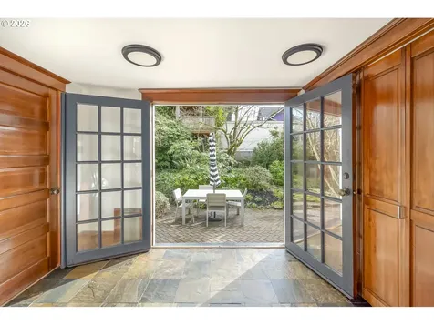 2854 SE Ankeny Street Portland OR 97214