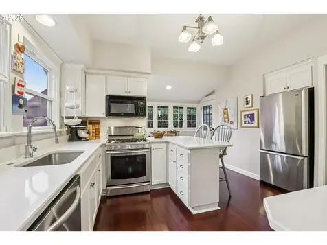 5264 NE 20th Avenue Portland OR 97211