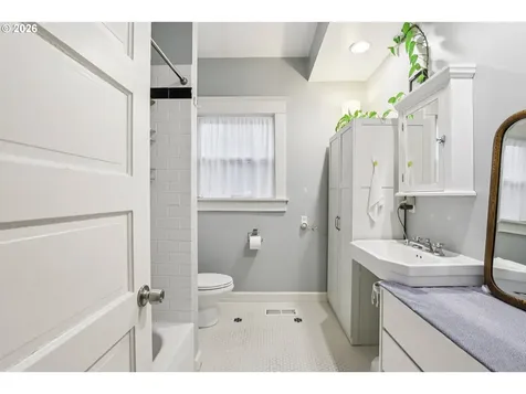 5264 NE 20th Avenue Portland OR 97211