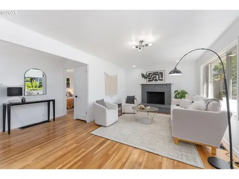 6843 N Hudson Street Portland OR 97203