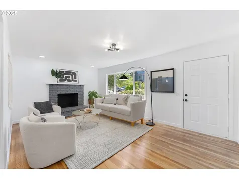 6843 N Hudson Street Portland OR 97203