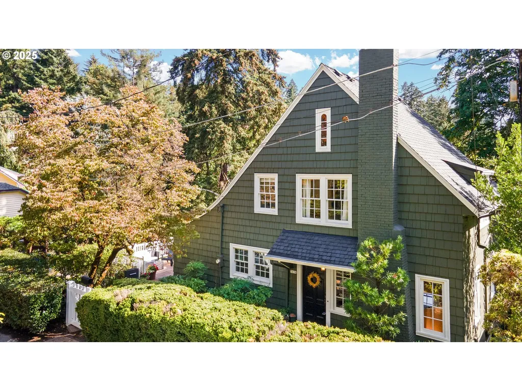 2656 SW Brae Mar Court Portland OR 97201