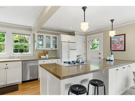 2656 SW Brae Mar Court Portland OR 97201