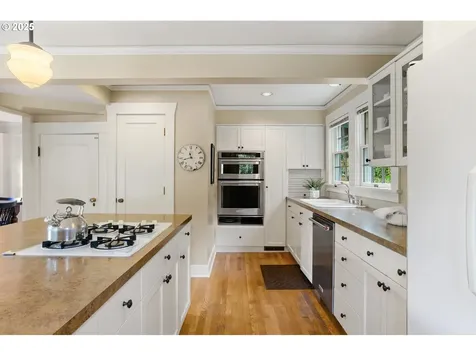 2656 SW Brae Mar Court Portland OR 97201