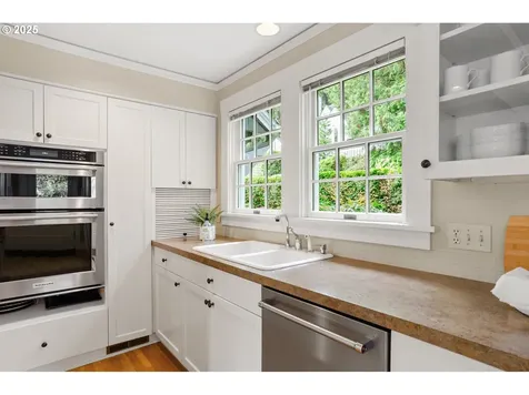 2656 SW Brae Mar Court Portland OR 97201