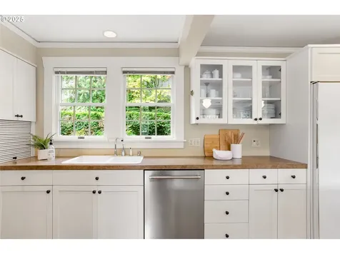 2656 SW Brae Mar Court Portland OR 97201