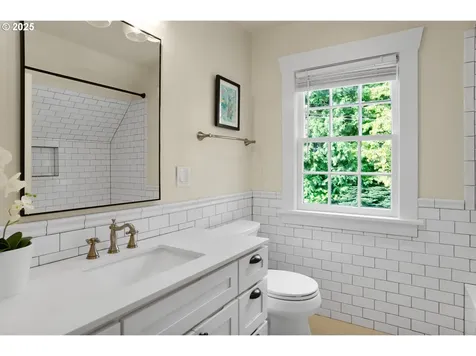 2656 SW Brae Mar Court Portland OR 97201
