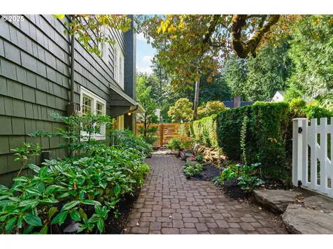 2656 SW Brae Mar Court Portland OR 97201