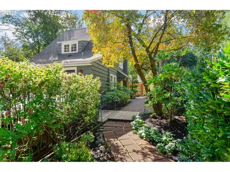 2656 SW Brae Mar Court Portland OR 97201