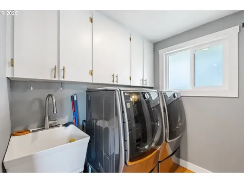 1035 S 11th Street Cottage Grove OR 97424