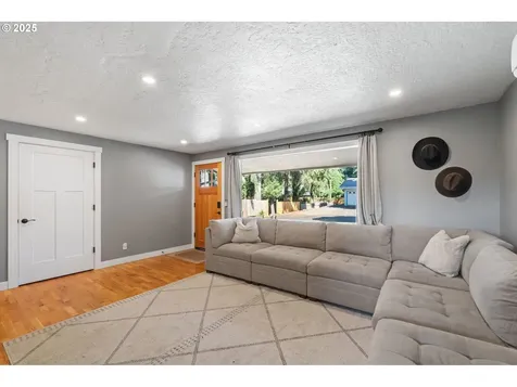 1035 S 11th Street Cottage Grove OR 97424
