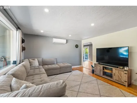 1035 S 11th Street Cottage Grove OR 97424