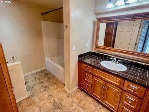 954 Noble Avenue Coos Bay OR 97420