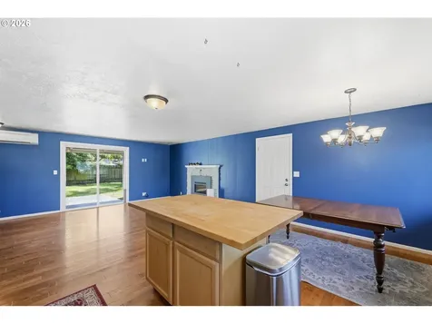 1233 Kenray Loop Springfield OR 97477