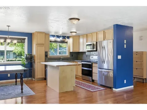 1233 Kenray Loop Springfield OR 97477