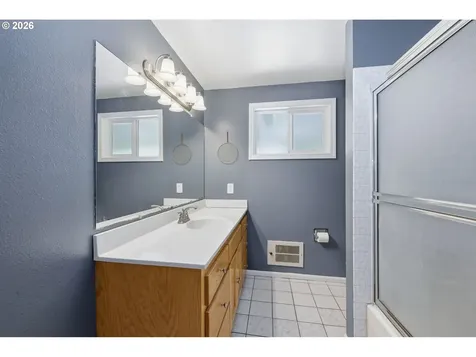 1233 Kenray Loop Springfield OR 97477