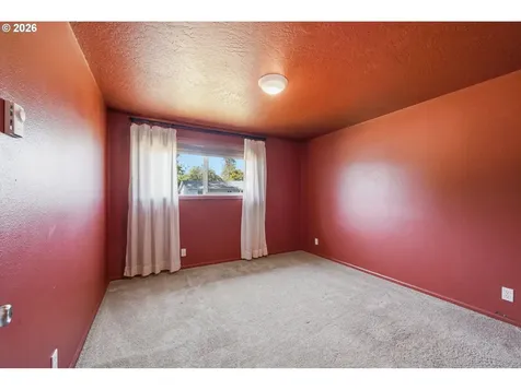 1233 Kenray Loop Springfield OR 97477